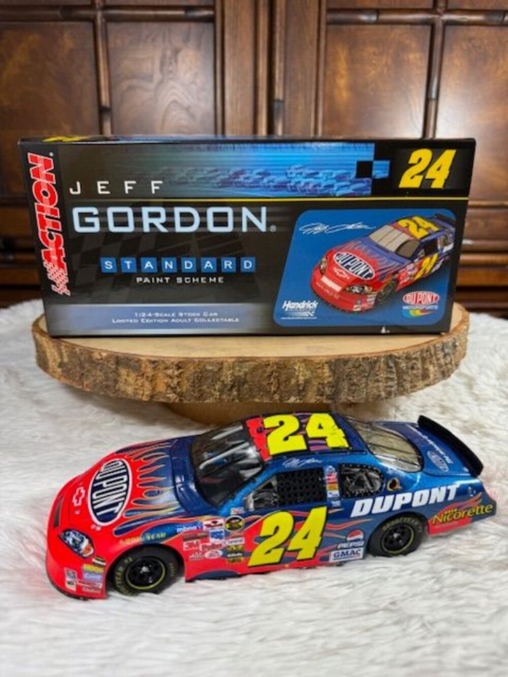 Vintage Jeff Gordon #24 DuPont 2006 Monte Carlo Standard Paint Scheme 1:24 Car